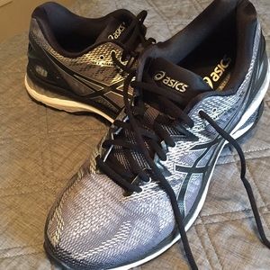 WORN ONCE! Men’s ASIC Gel-Nimbus 20. Size 10.5